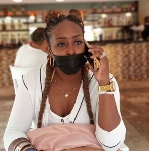 Meet your Posher, Alaine